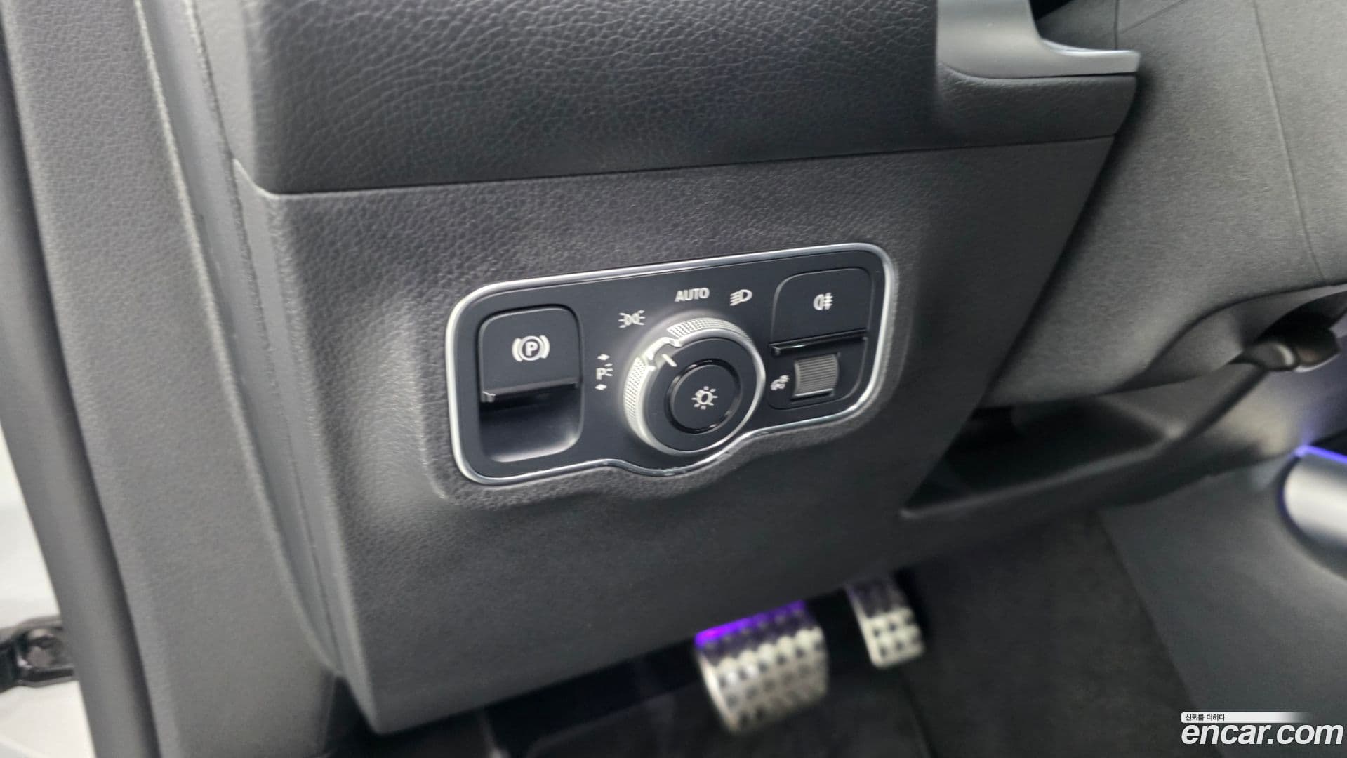 Main__Slider__Photo:GLB-Class Mercedes-Benz 2022.2-16