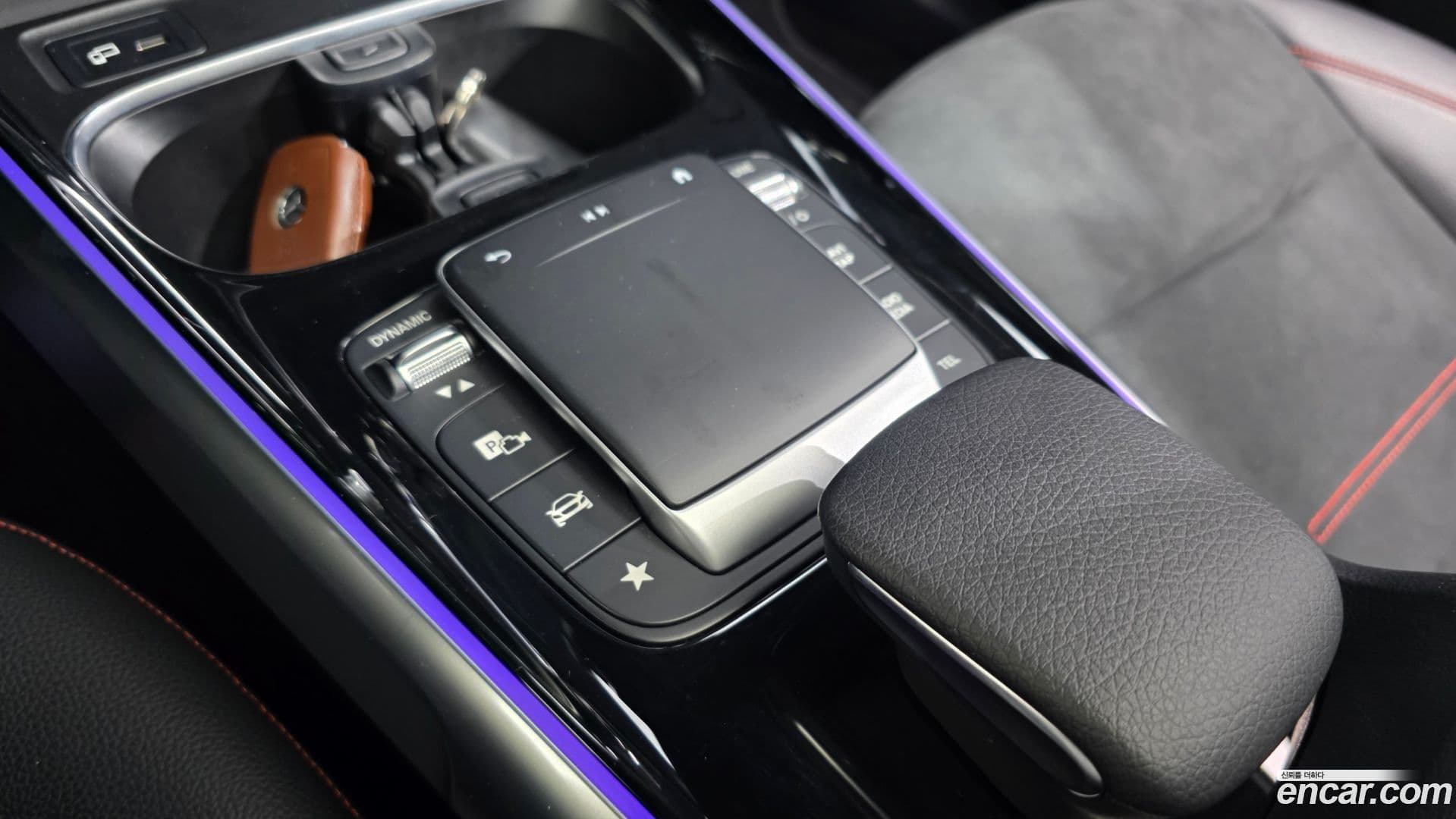 Main__Slider__Photo:GLB-Class Mercedes-Benz 2022.2-27