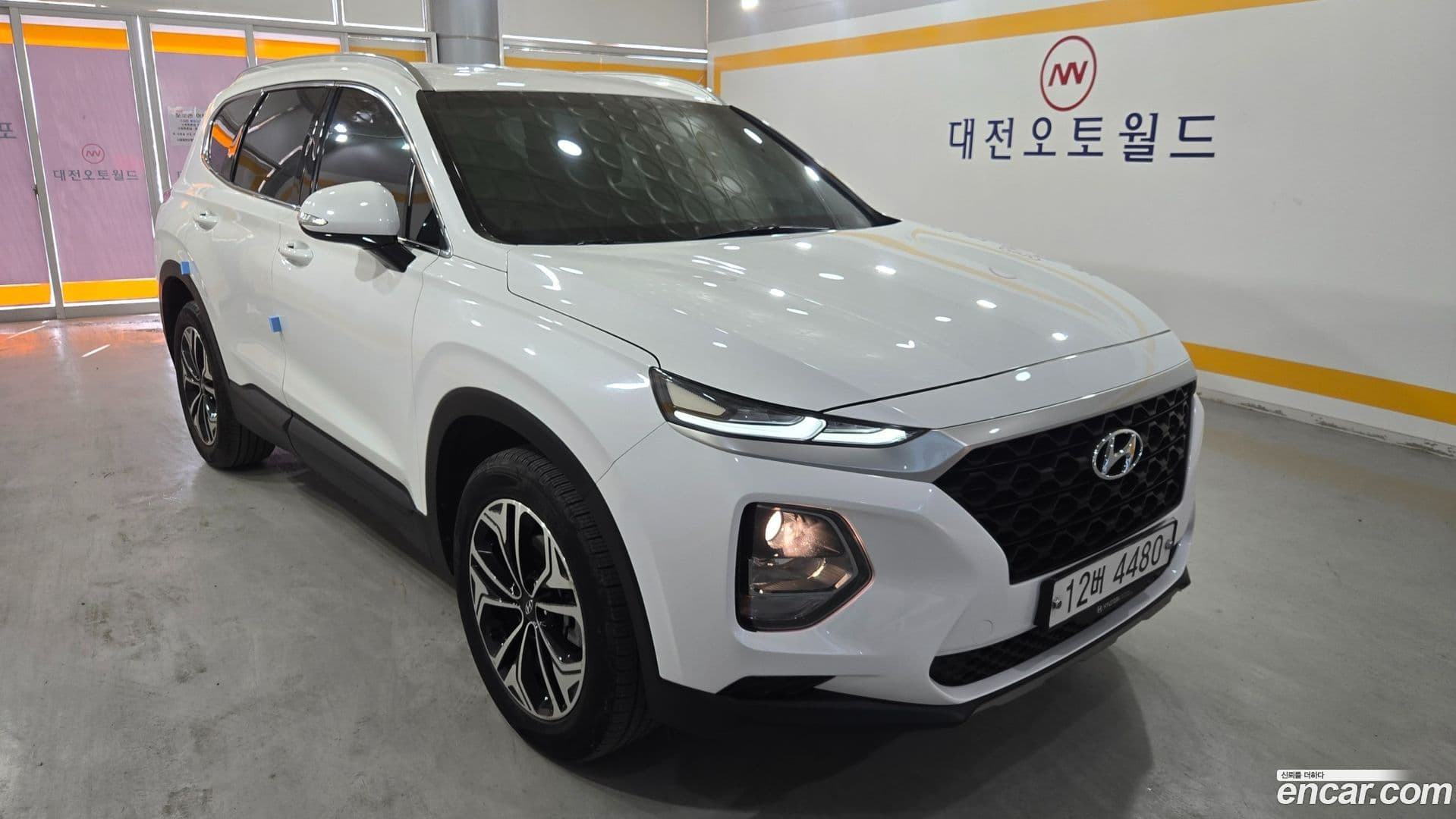 Main__Slider__Photo:Santafe Hyundai 2018.4-0