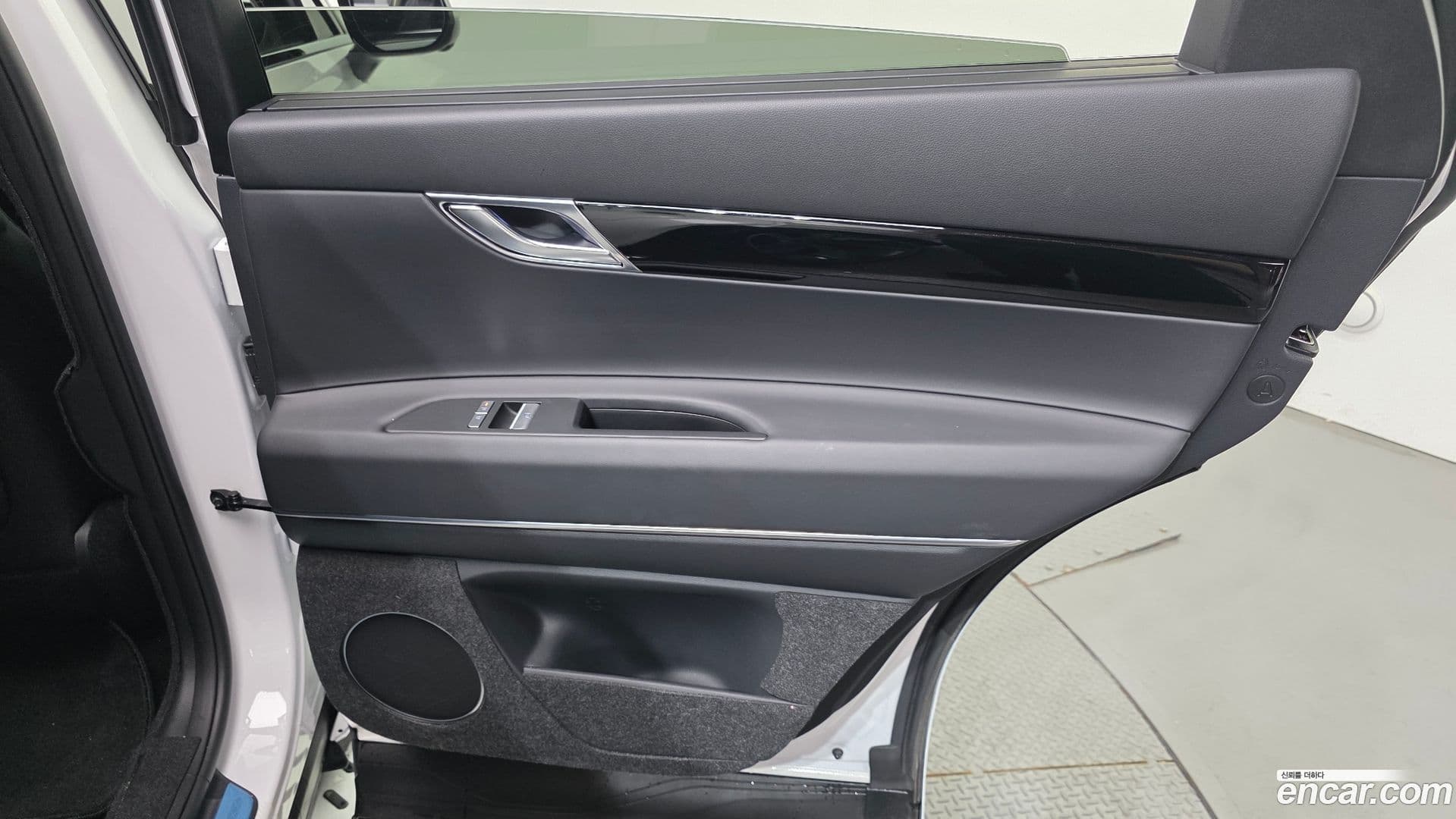 Main__Slider__Photo:GV80 Genesis 2024.8-24