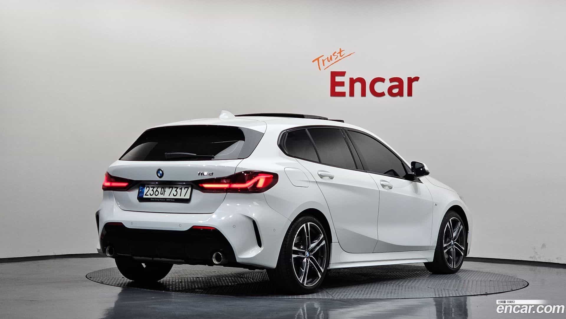 1-Series BMW 2021.2-OUTER-002