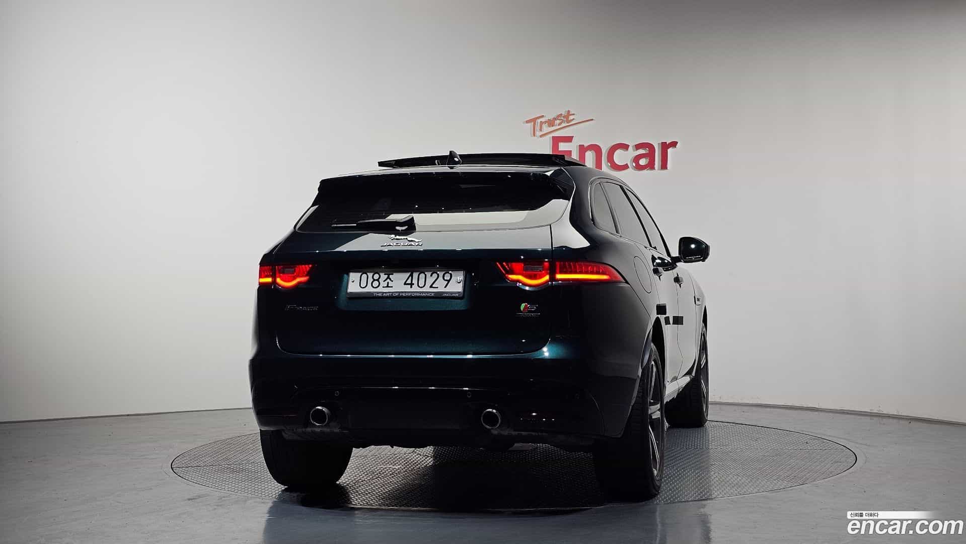 F-PACE Jaguar 2017.5-OUTER-004