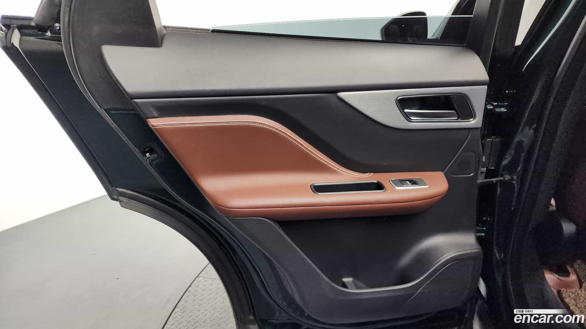 F-PACE Jaguar 2017.5-INNER-035
