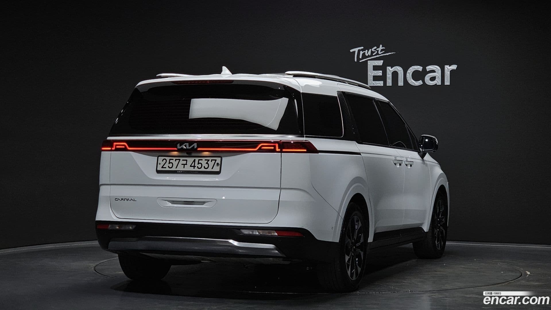 Main__Slider__Photo:Canival Kia 2023.3-1