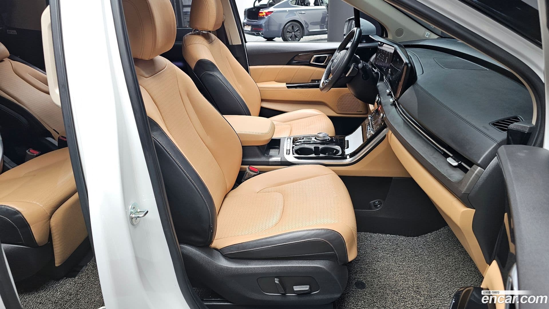 Main__Slider__Photo:Canival Kia 2023.3-9