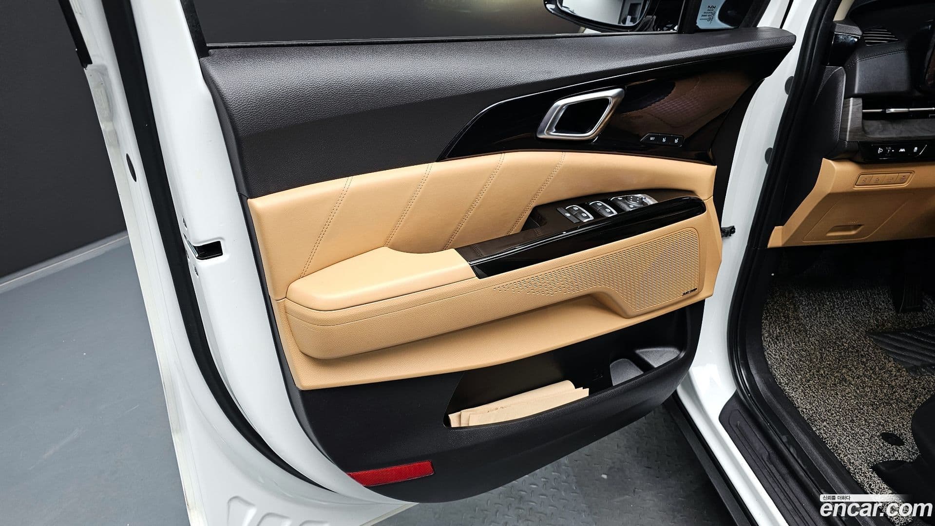 Main__Slider__Photo:Canival Kia 2023.3-23