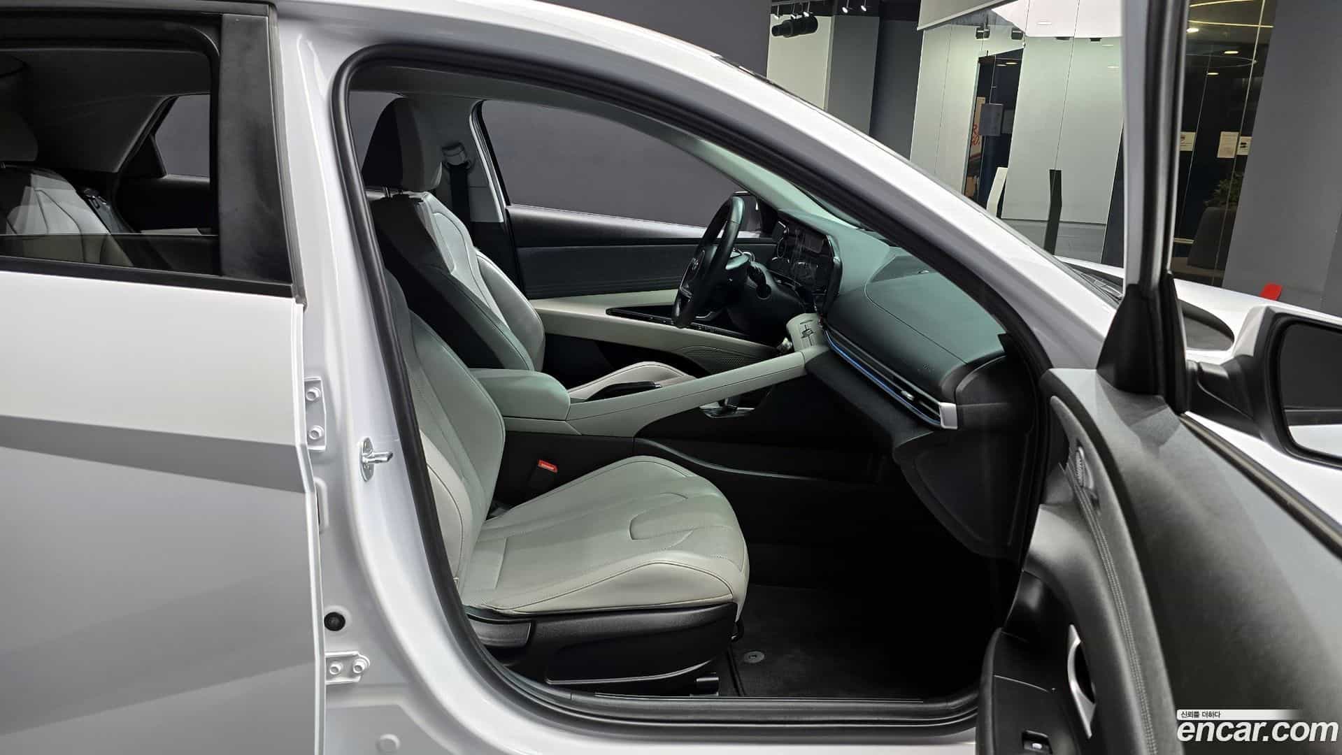AVANTE Hyundai 2021.2-OPTION-015