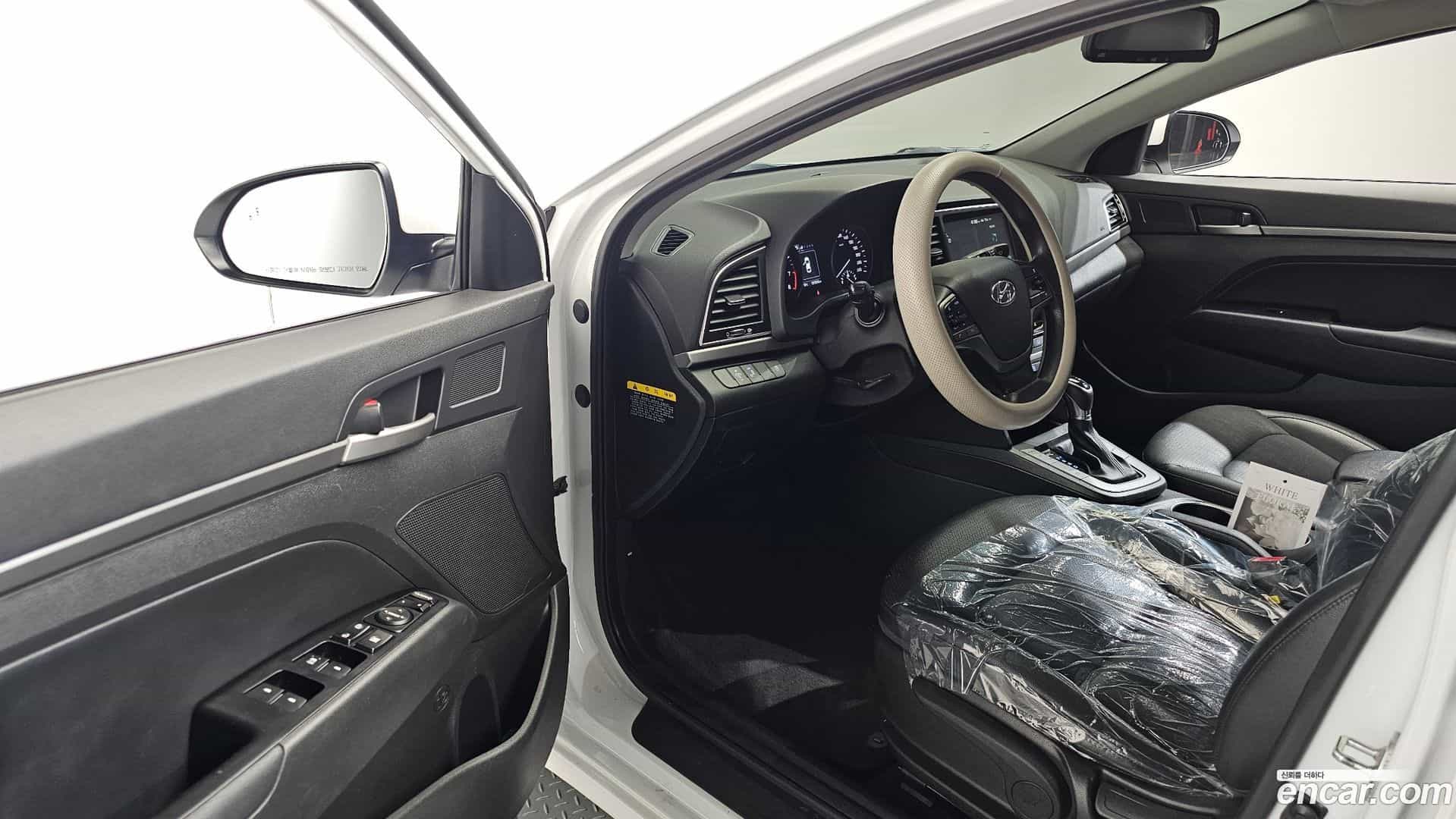AVANTE Hyundai 2017.3-INNER-010