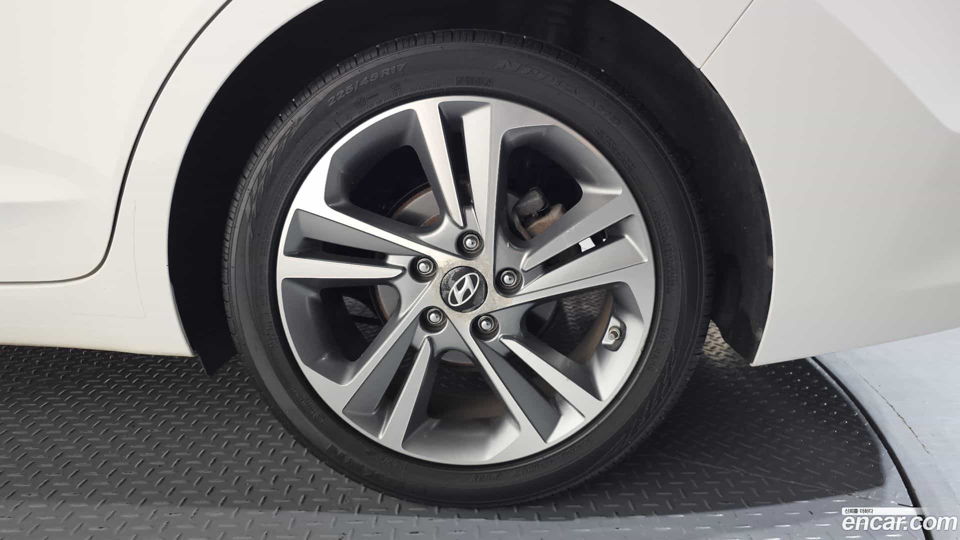 AVANTE Hyundai 2017.3-OUTER-031