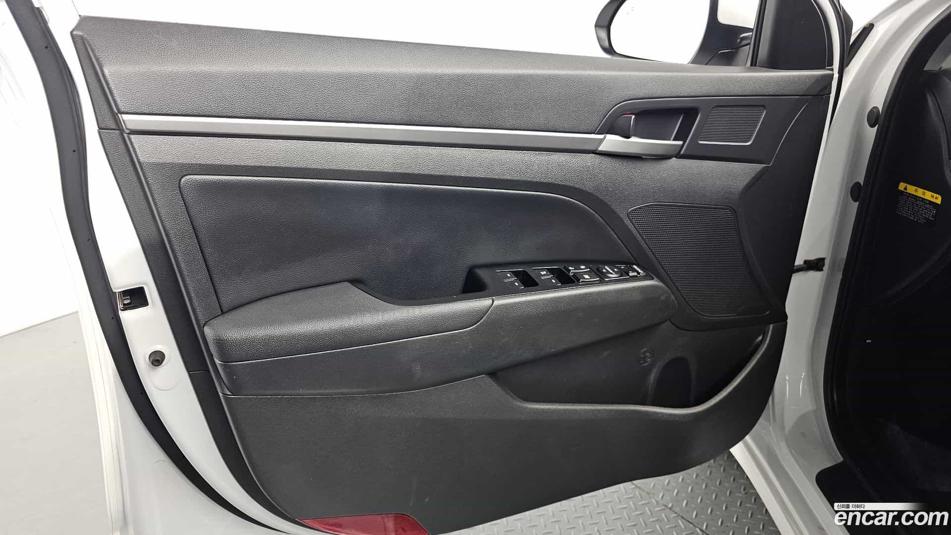 AVANTE Hyundai 2017.3-INNER-034