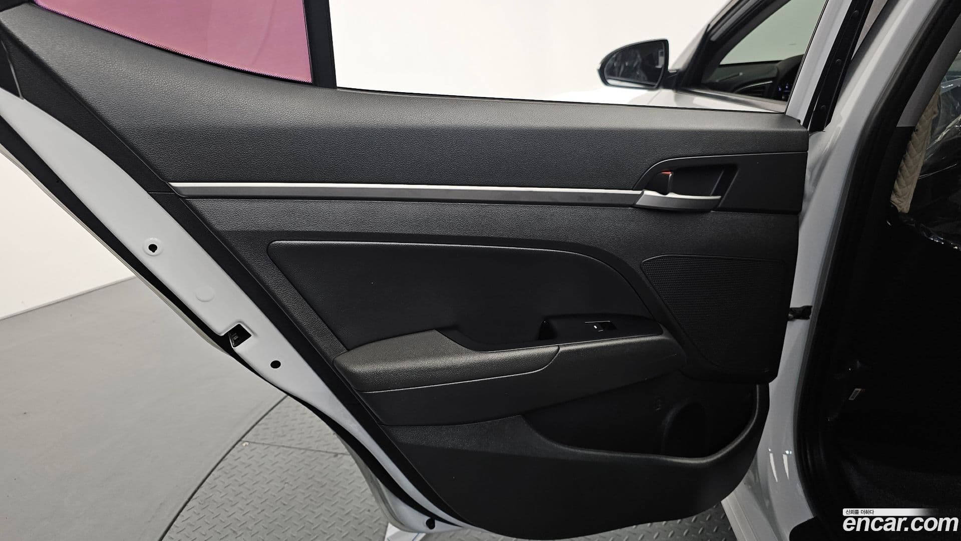 Main__Slider__Photo:AVANTE Hyundai 2017.3-25