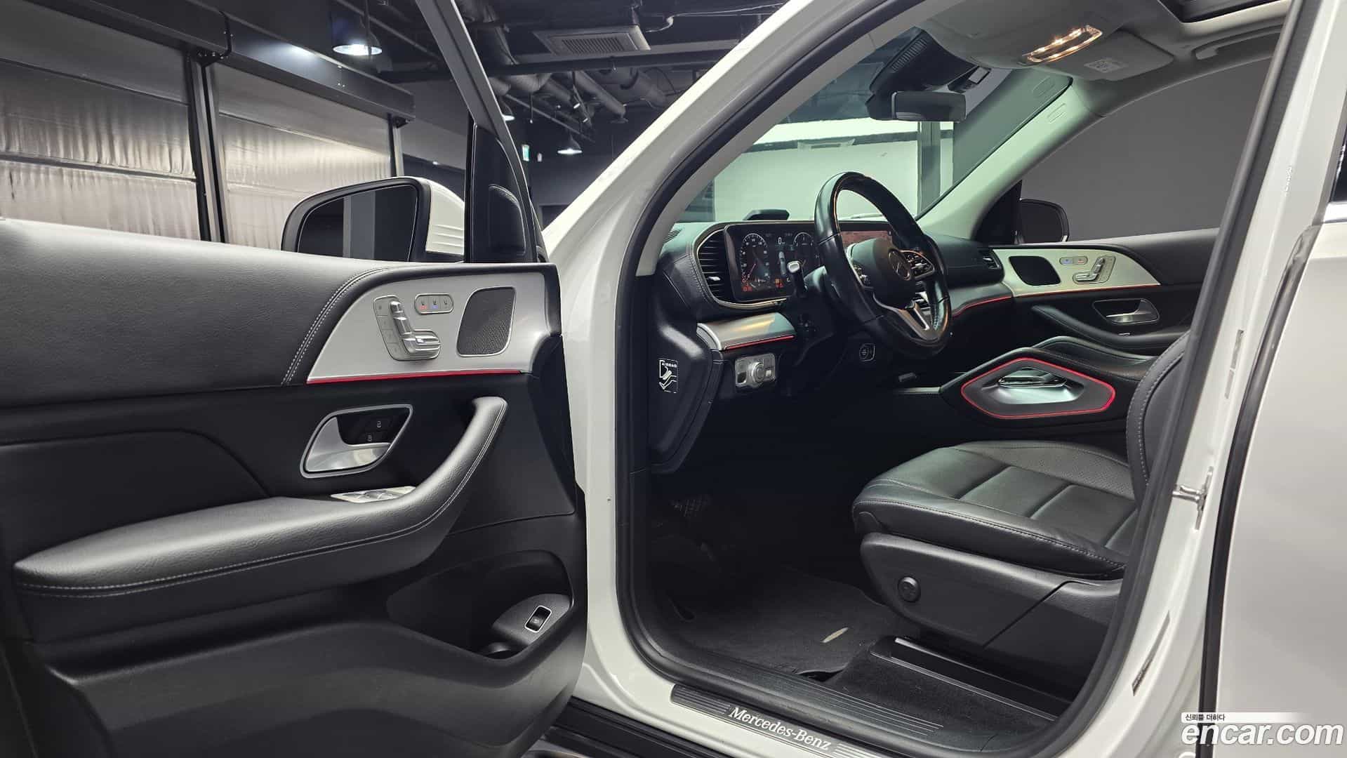 GLE-Class Mercedes-Benz 2021.1-INNER-010