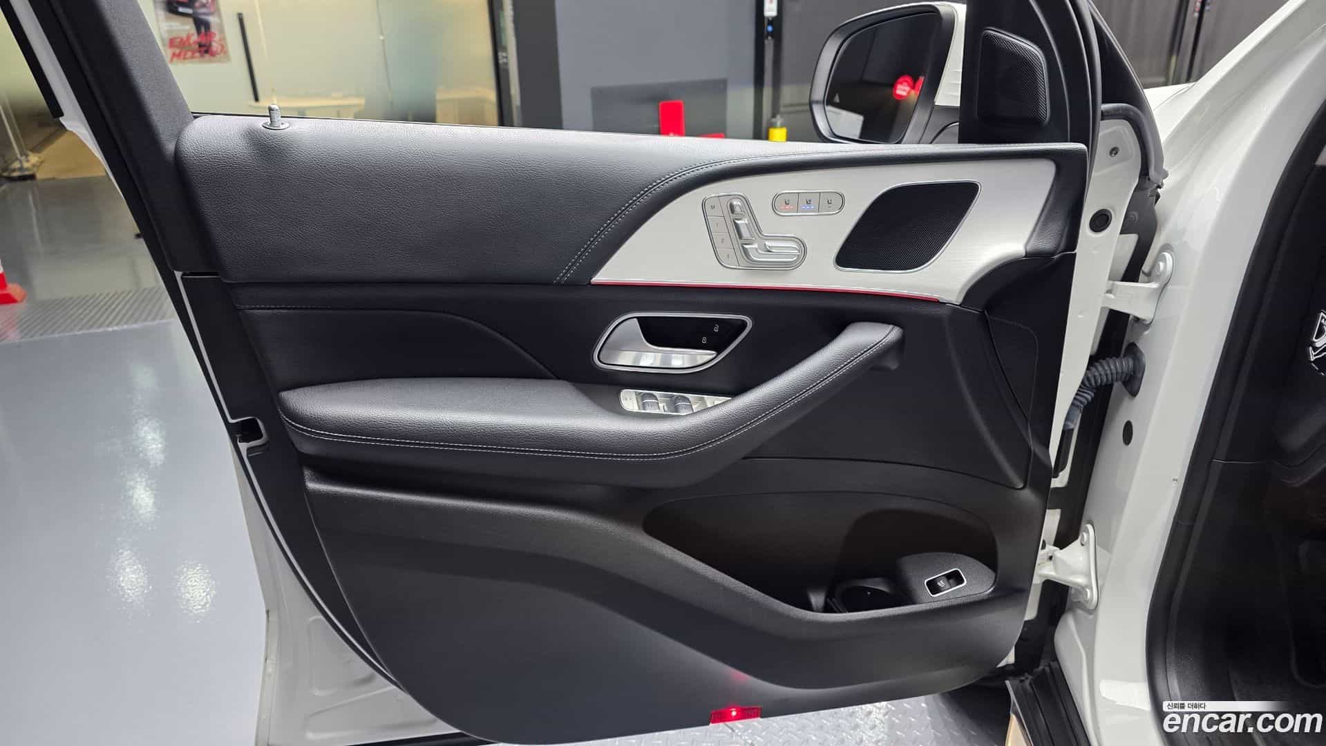 GLE-Class Mercedes-Benz 2021.1-INNER-034