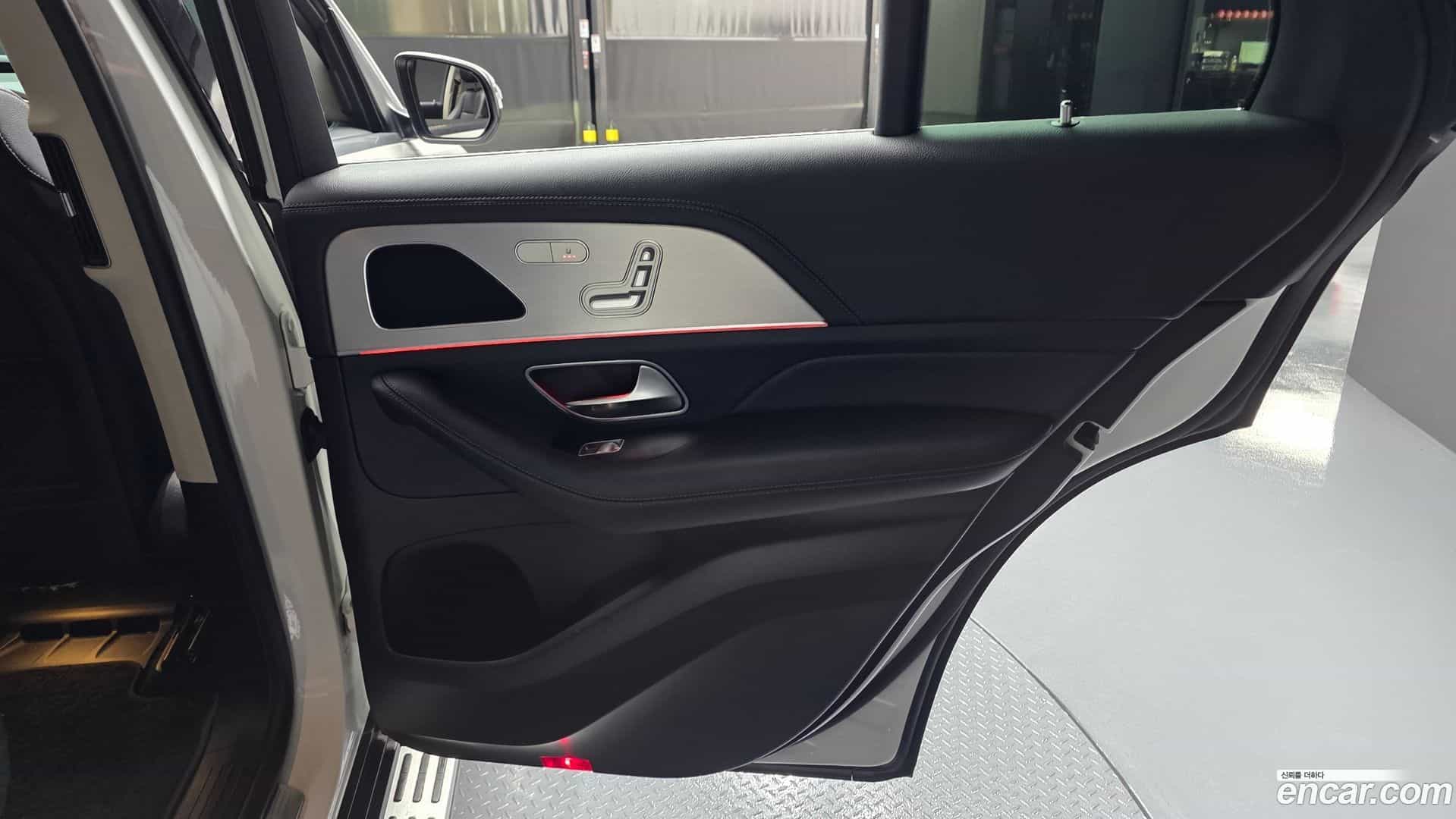 GLE-Class Mercedes-Benz 2021.1-INNER-035