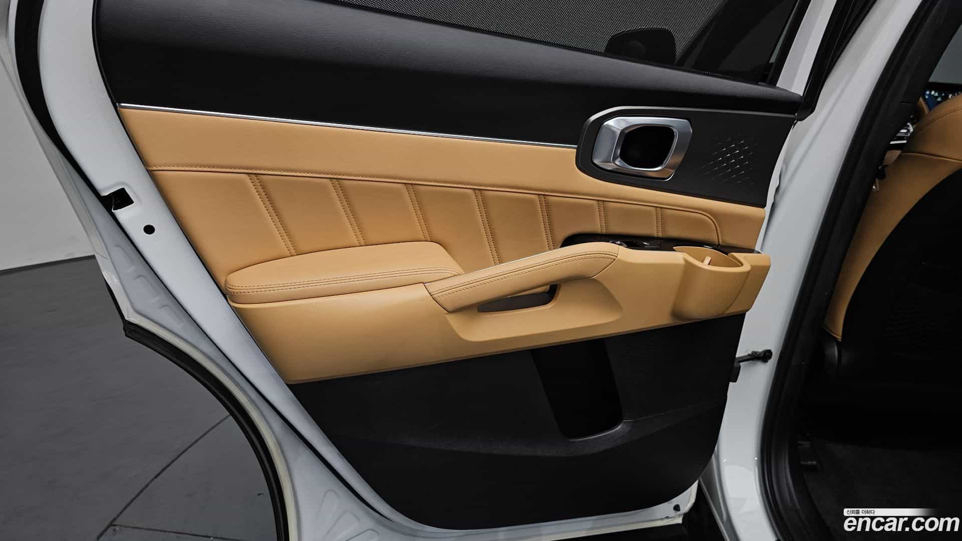 Sorento Kia 2022.6-INNER-035