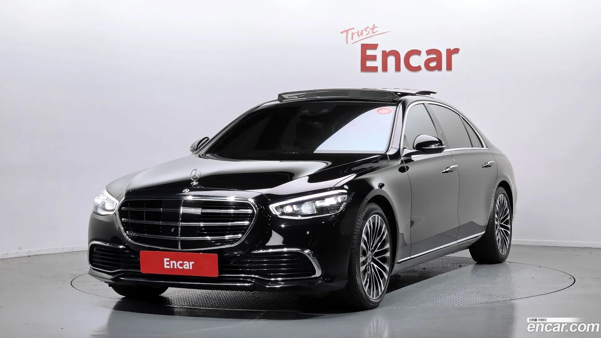 Main__Slider__Photo:S-Class Mercedes-Benz 2021.6-0