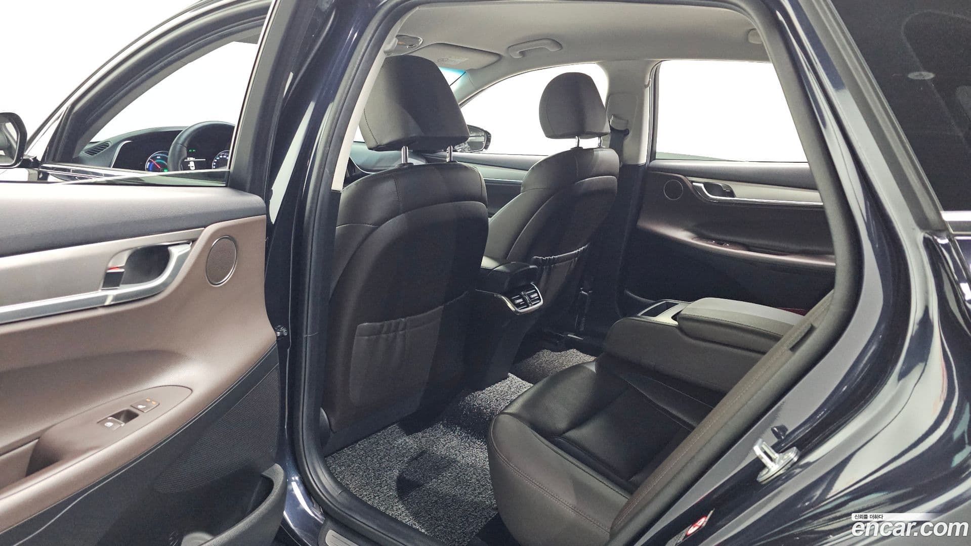 Main__Slider__Photo:Grandeur Hyundai 2020.4-10