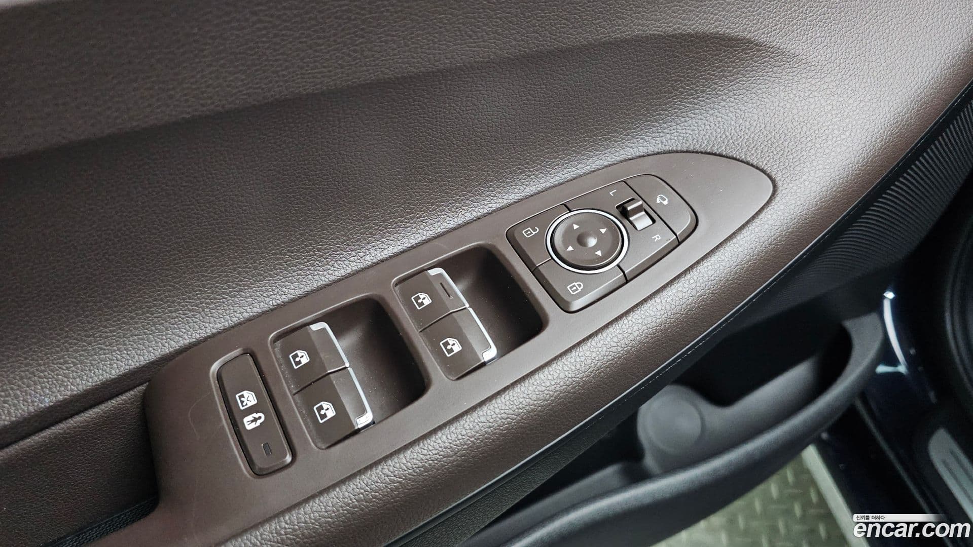 Main__Slider__Photo:Grandeur Hyundai 2020.4-12