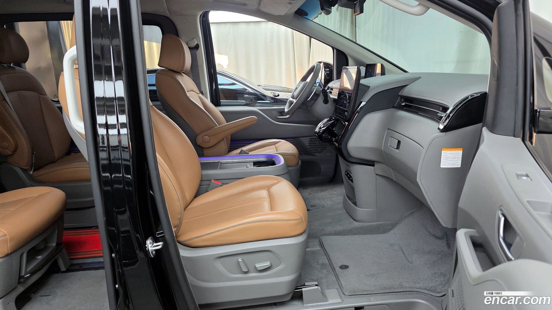 Main__Slider__Photo:Staria Hyundai 2024.3-10
