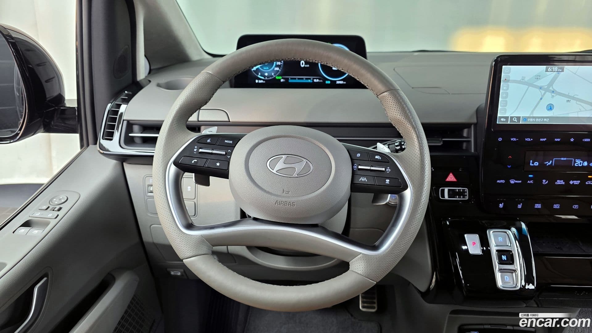 Main__Slider__Photo:Staria Hyundai 2024.3-12