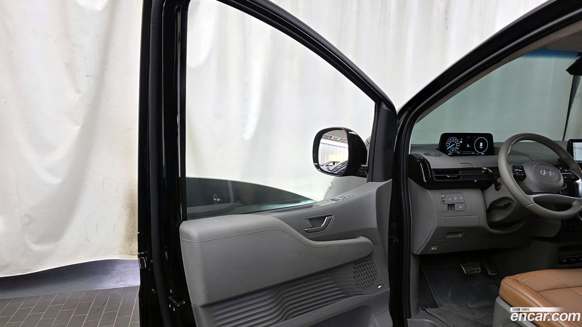 Main__Slider__Photo:Staria Hyundai 2024.3-23