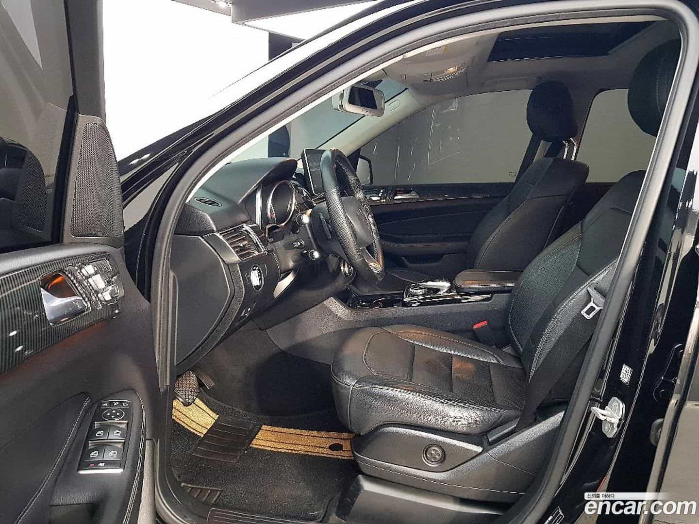 GLE-Class Mercedes-Benz 2016.8-INNER-008