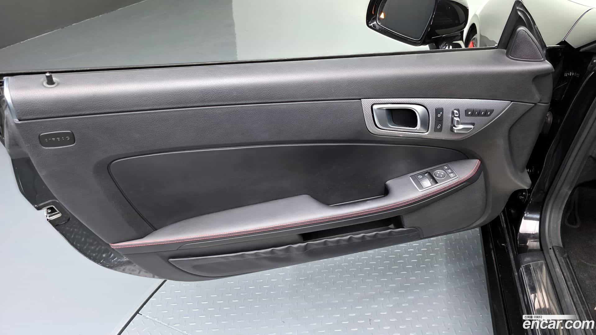 SLC-Class Mercedes-Benz 2017.5-INNER-035
