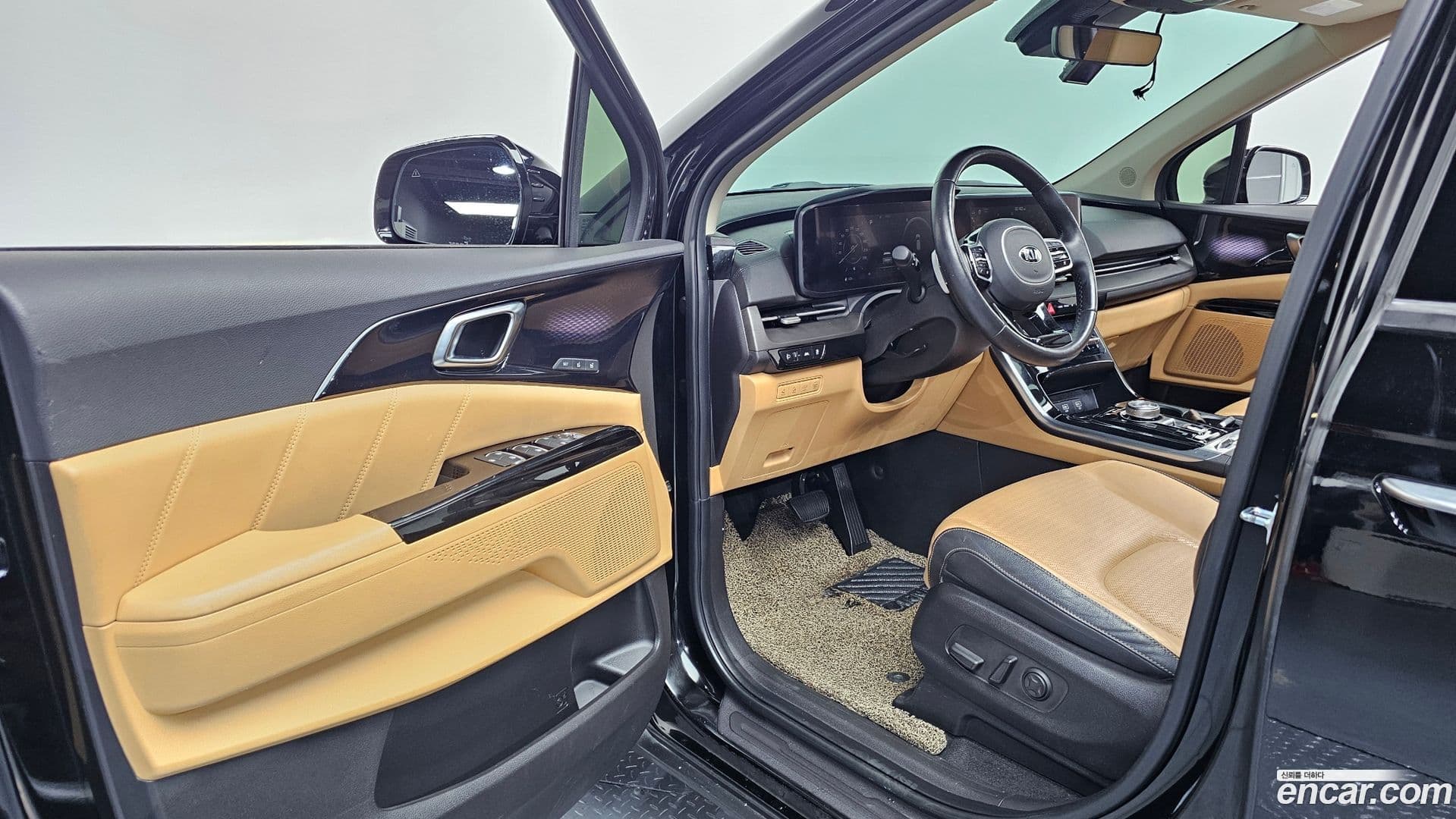 Main__Slider__Photo:Canival Kia 2021.2-9