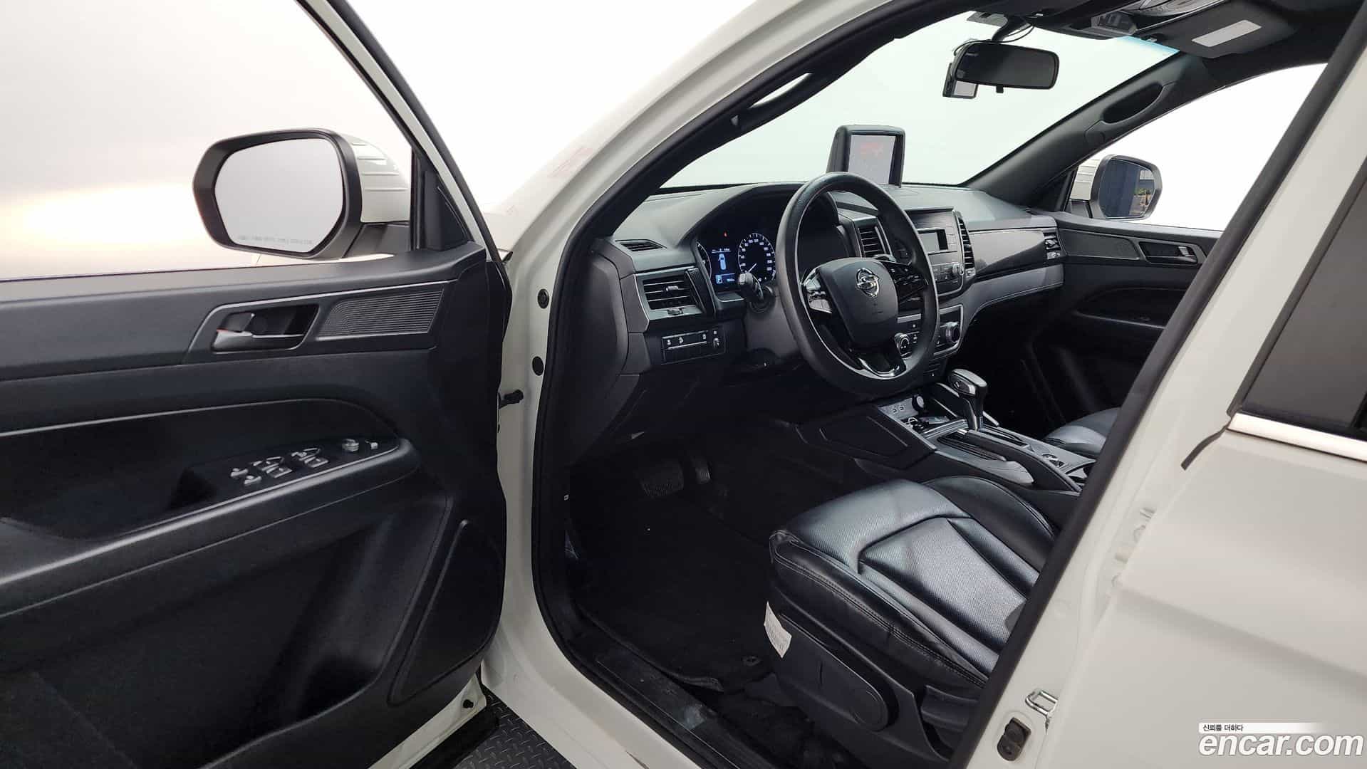 Rexton KG Mobility 2022.0-INNER-010