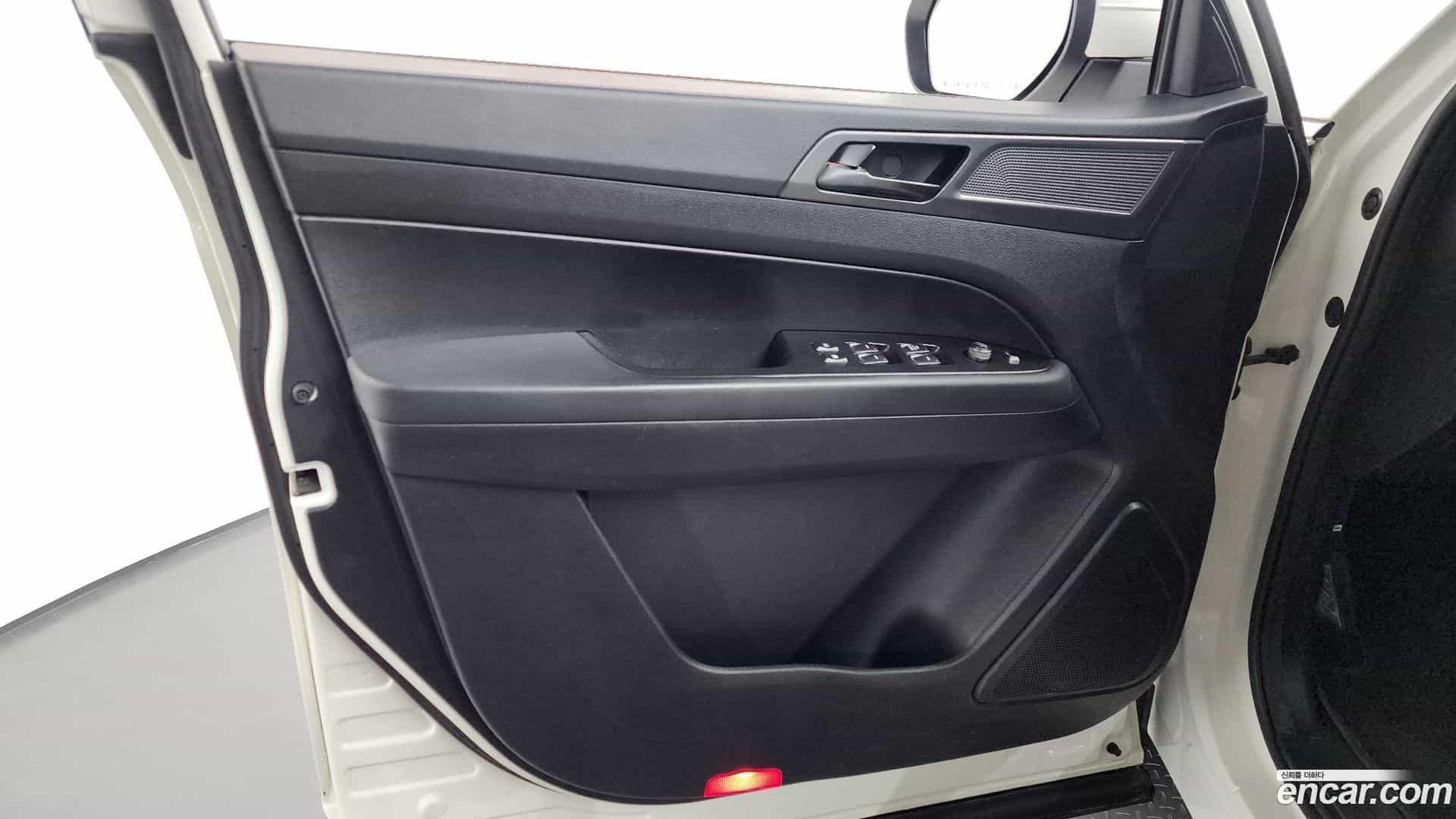 Rexton KG Mobility 2022.0-INNER-034