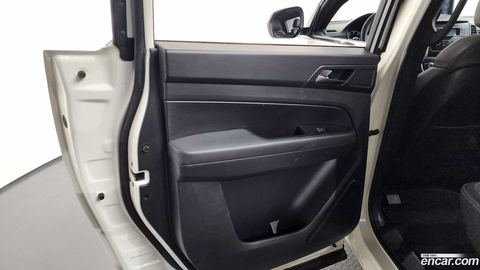 Rexton KG Mobility 2022.0-INNER-035