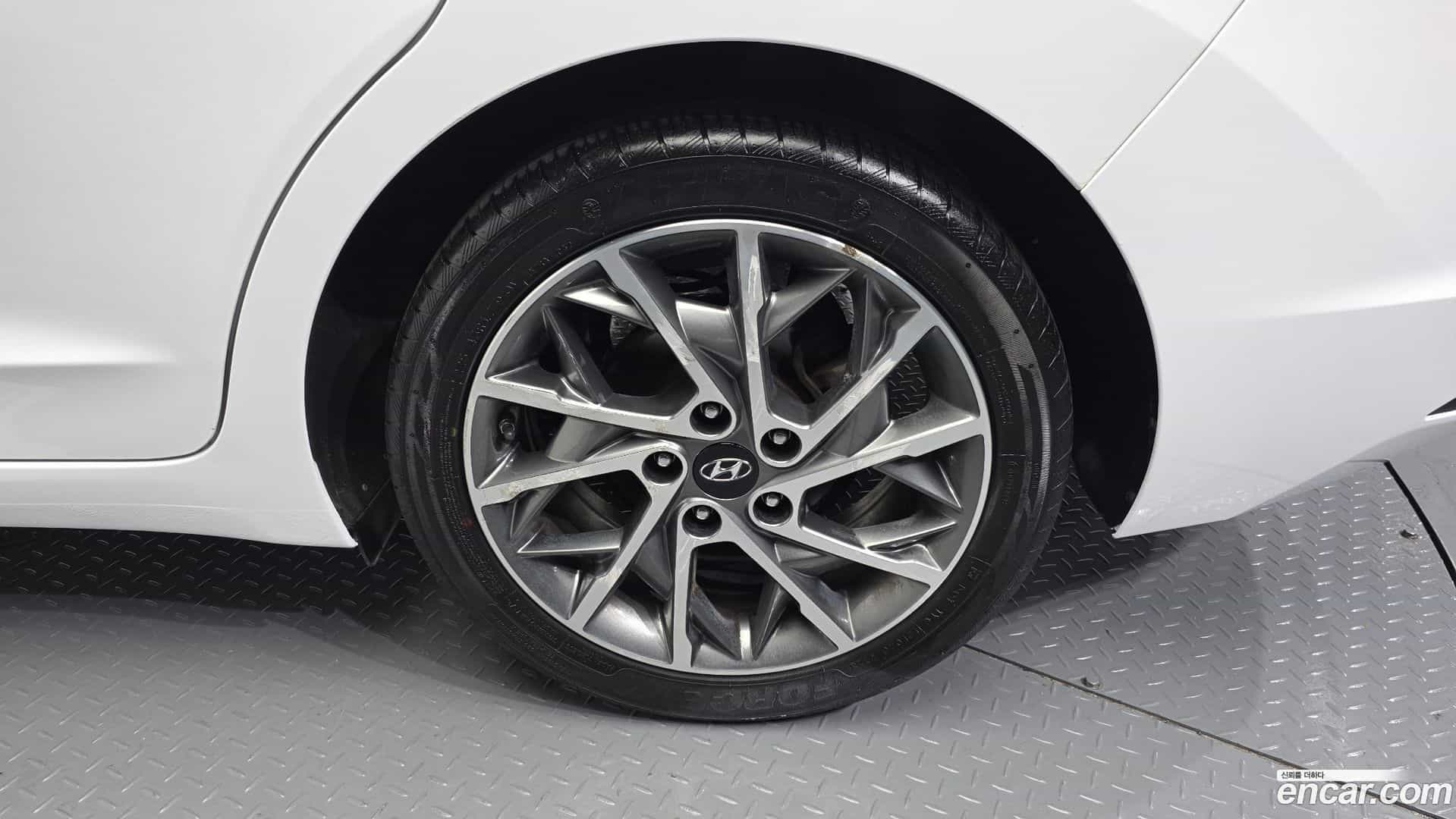 AVANTE Hyundai 2019.5-OUTER-005