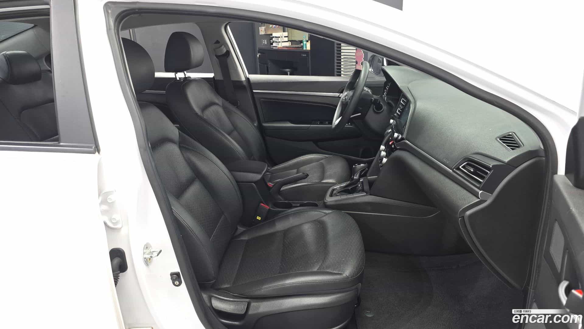 AVANTE Hyundai 2019.5-OPTION-015