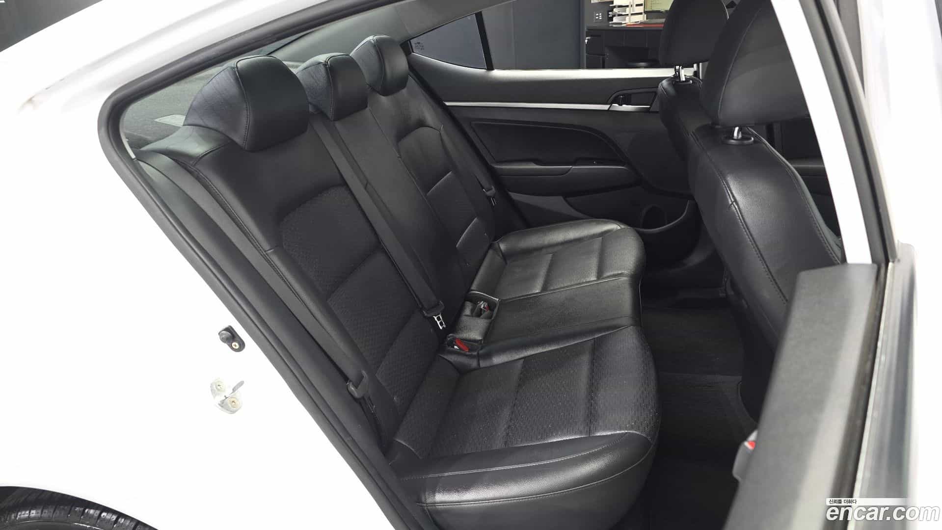 AVANTE Hyundai 2019.5-OPTION-016