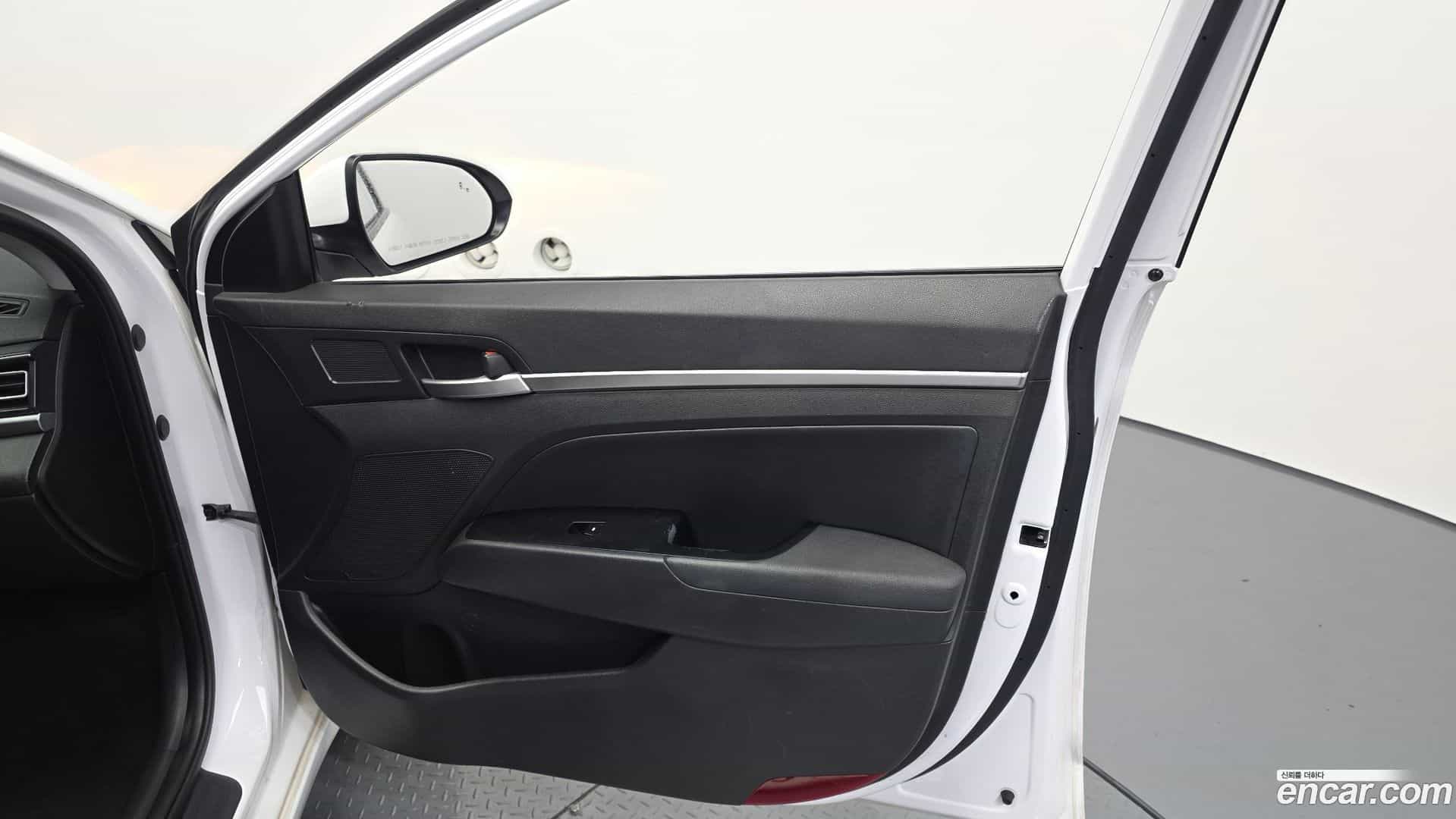 AVANTE Hyundai 2019.5-INNER-034