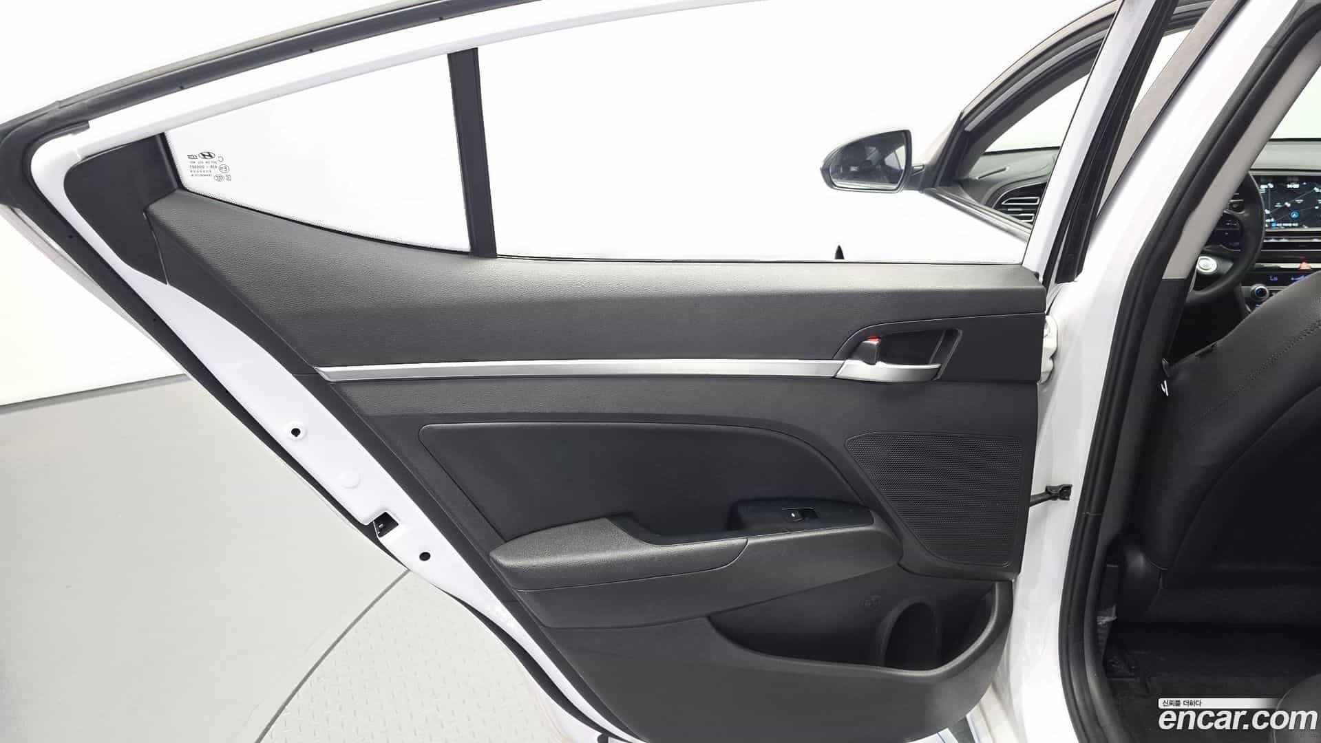 AVANTE Hyundai 2019.5-INNER-035