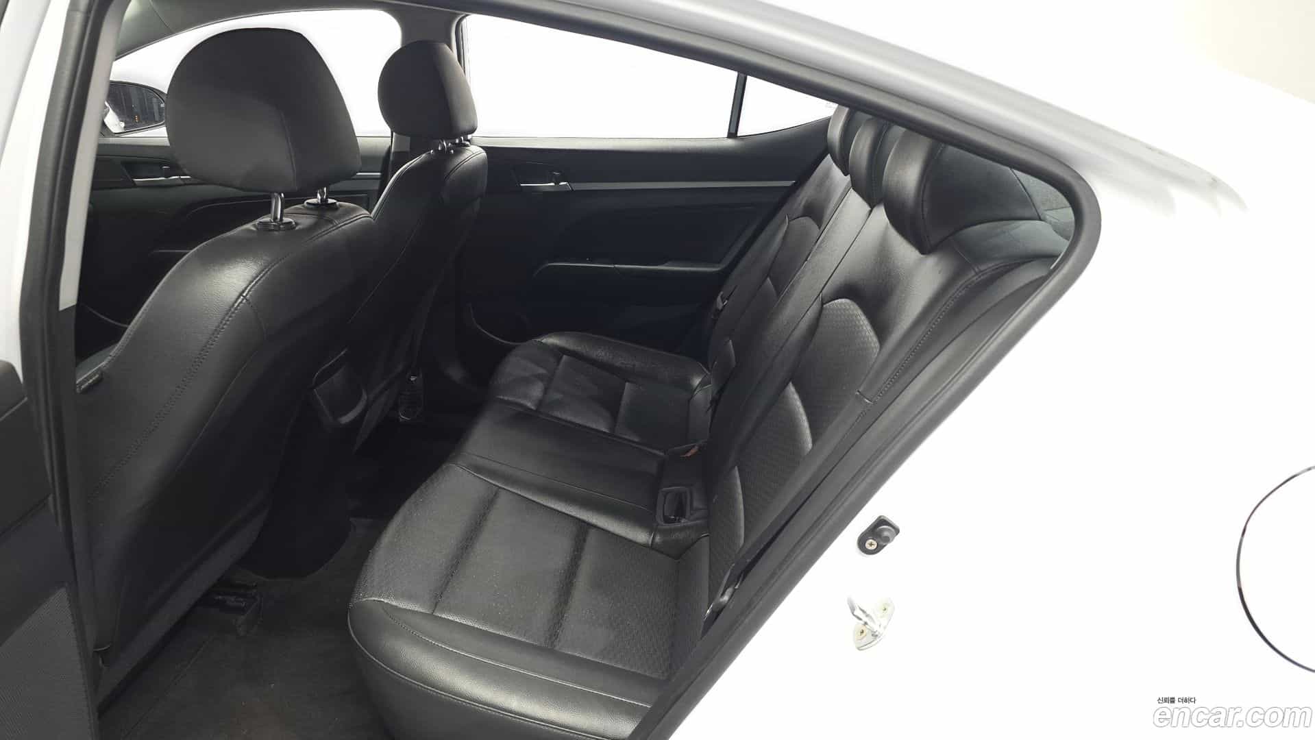 AVANTE Hyundai 2019.5-INNER-036