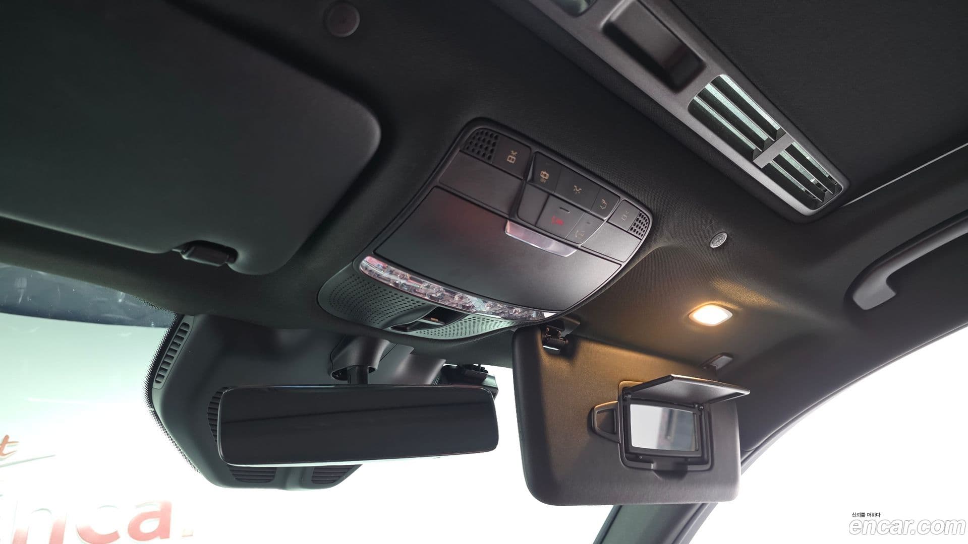 Main__Slider__Photo:GLC-Class Mercedes-Benz 2021.3-18