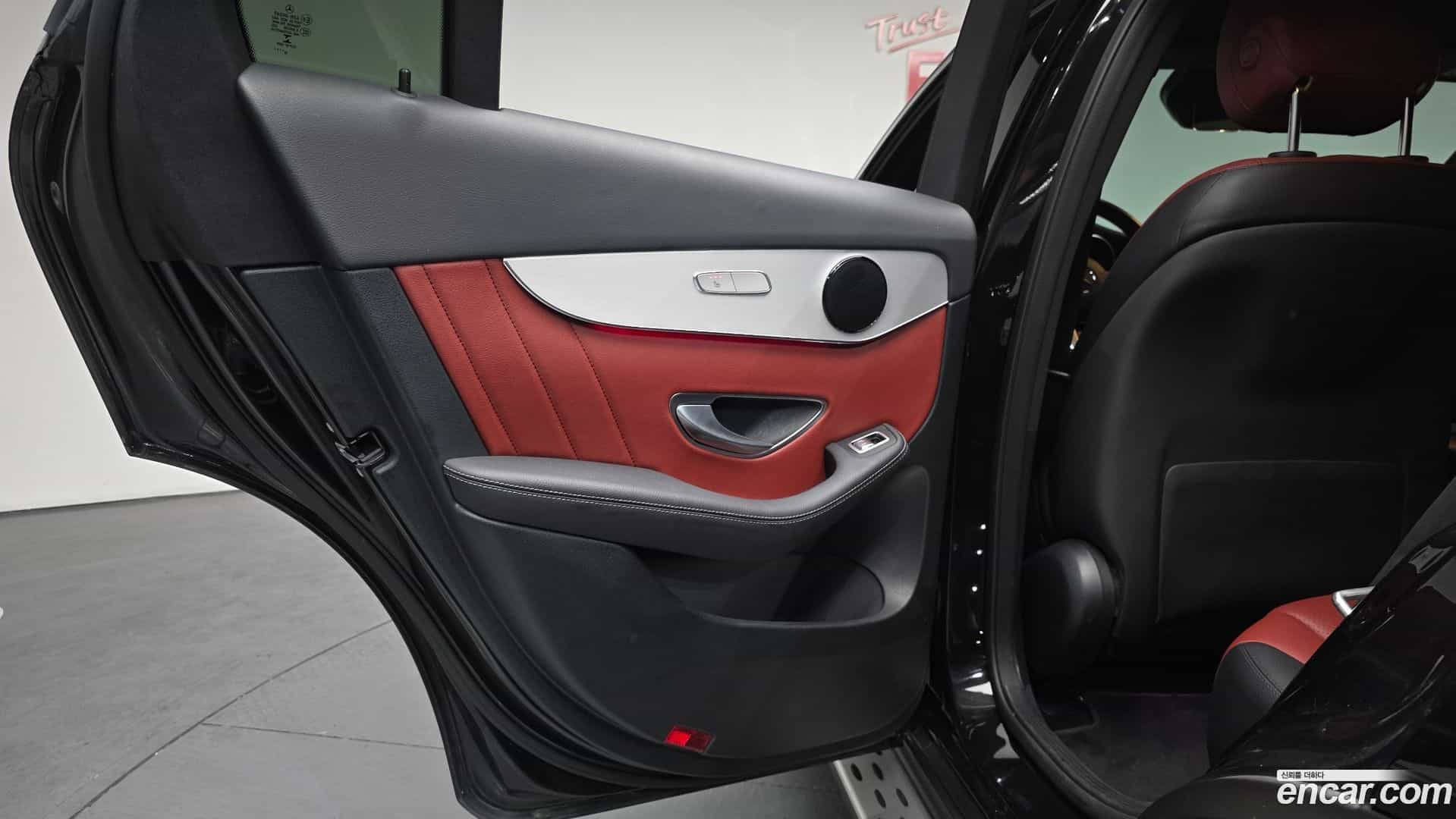 GLC-Class Mercedes-Benz 2021.3-INNER-035