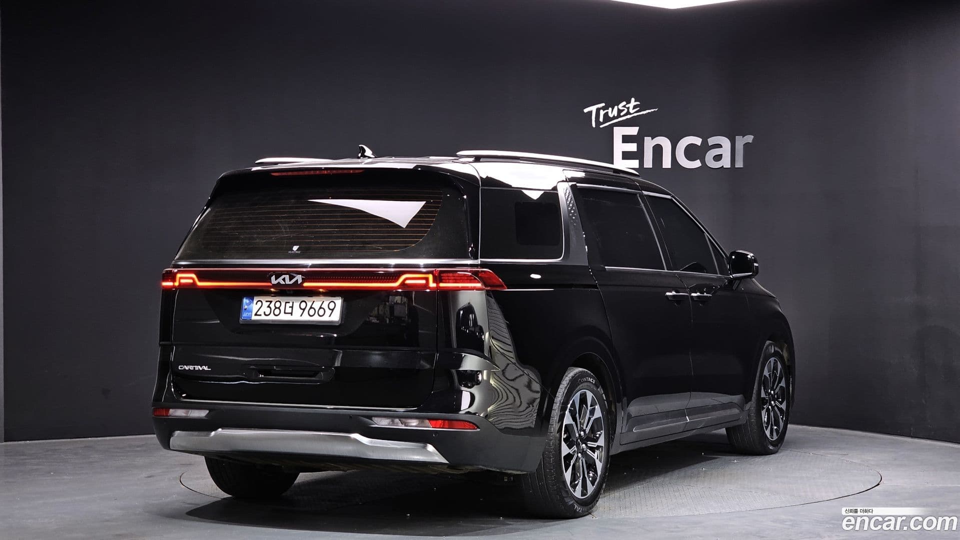 Main__Slider__Photo:Canival Kia 2022.8-1