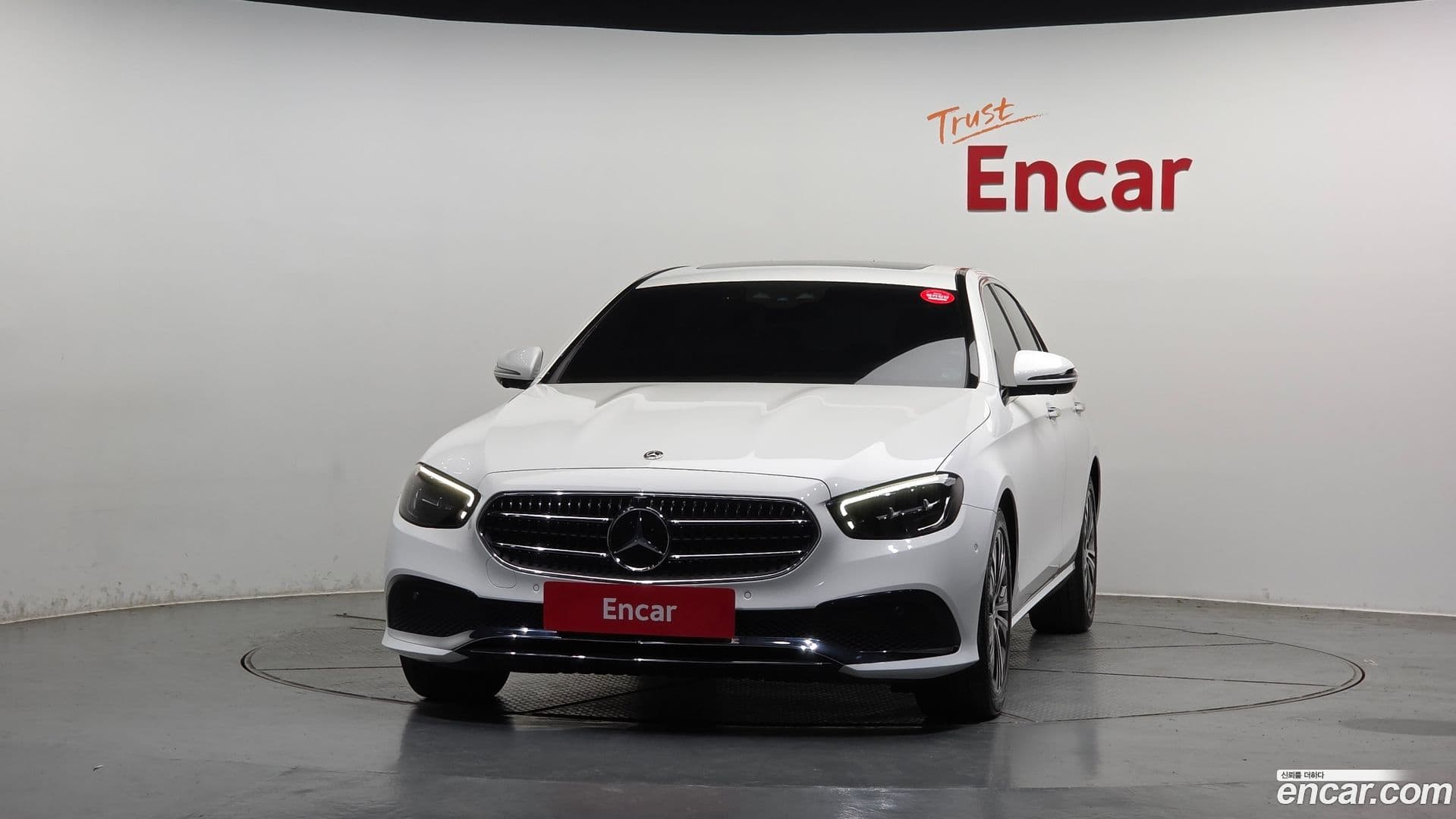 Main__Slider__Photo:E-Class Mercedes-Benz 2021.4-2