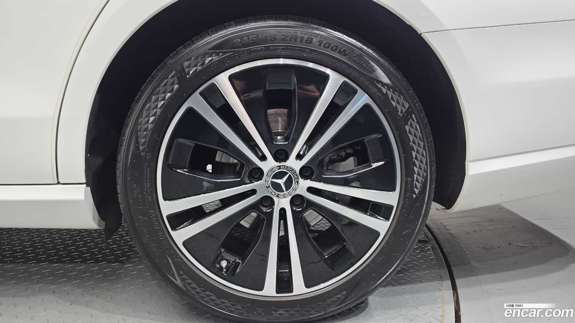 E-Class Mercedes-Benz 2021.4-OUTER-031