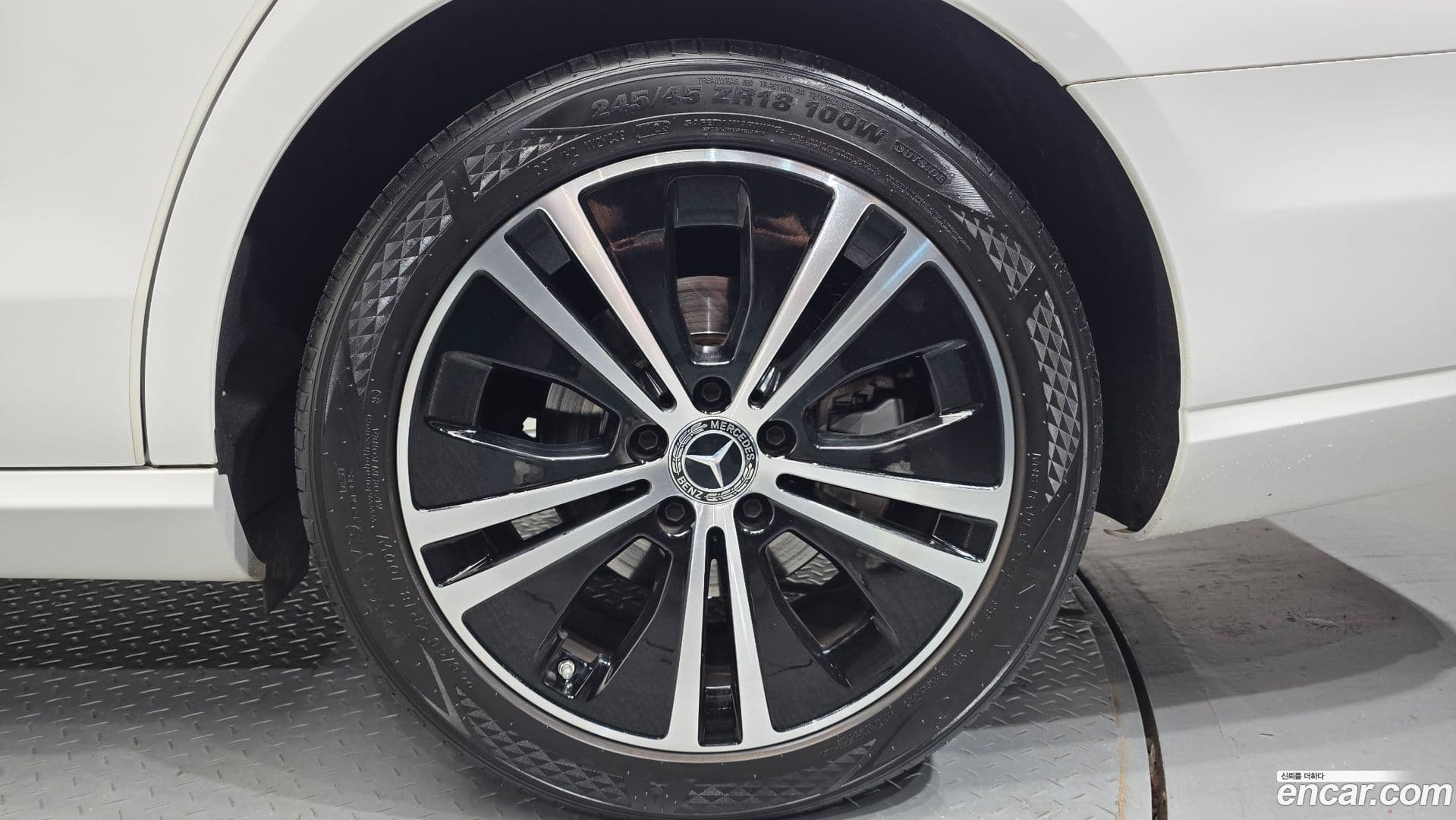 Main__Slider__Photo:E-Class Mercedes-Benz 2021.4-20