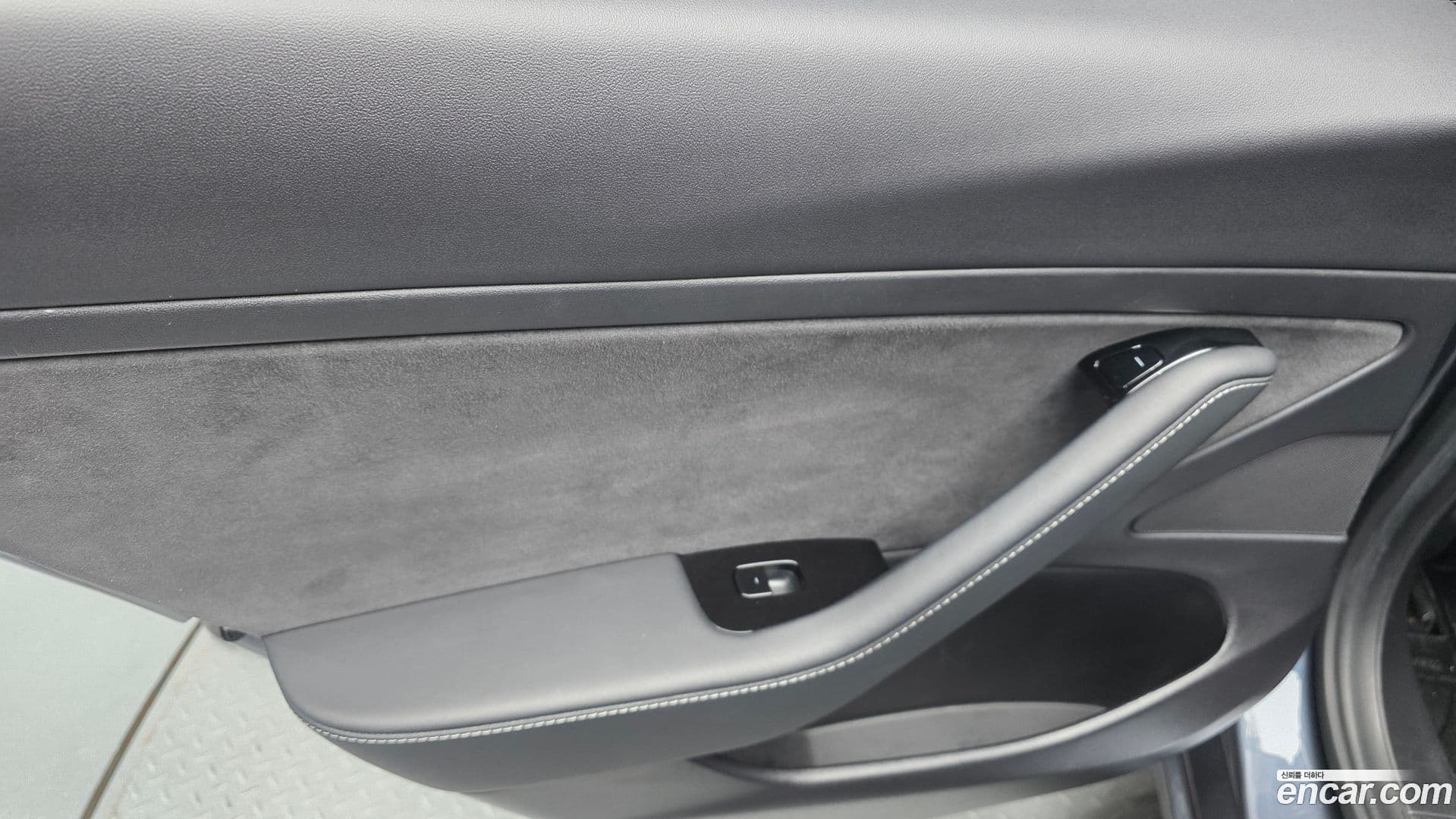Main__Slider__Photo:Model 3 Tesla 2020.1-24