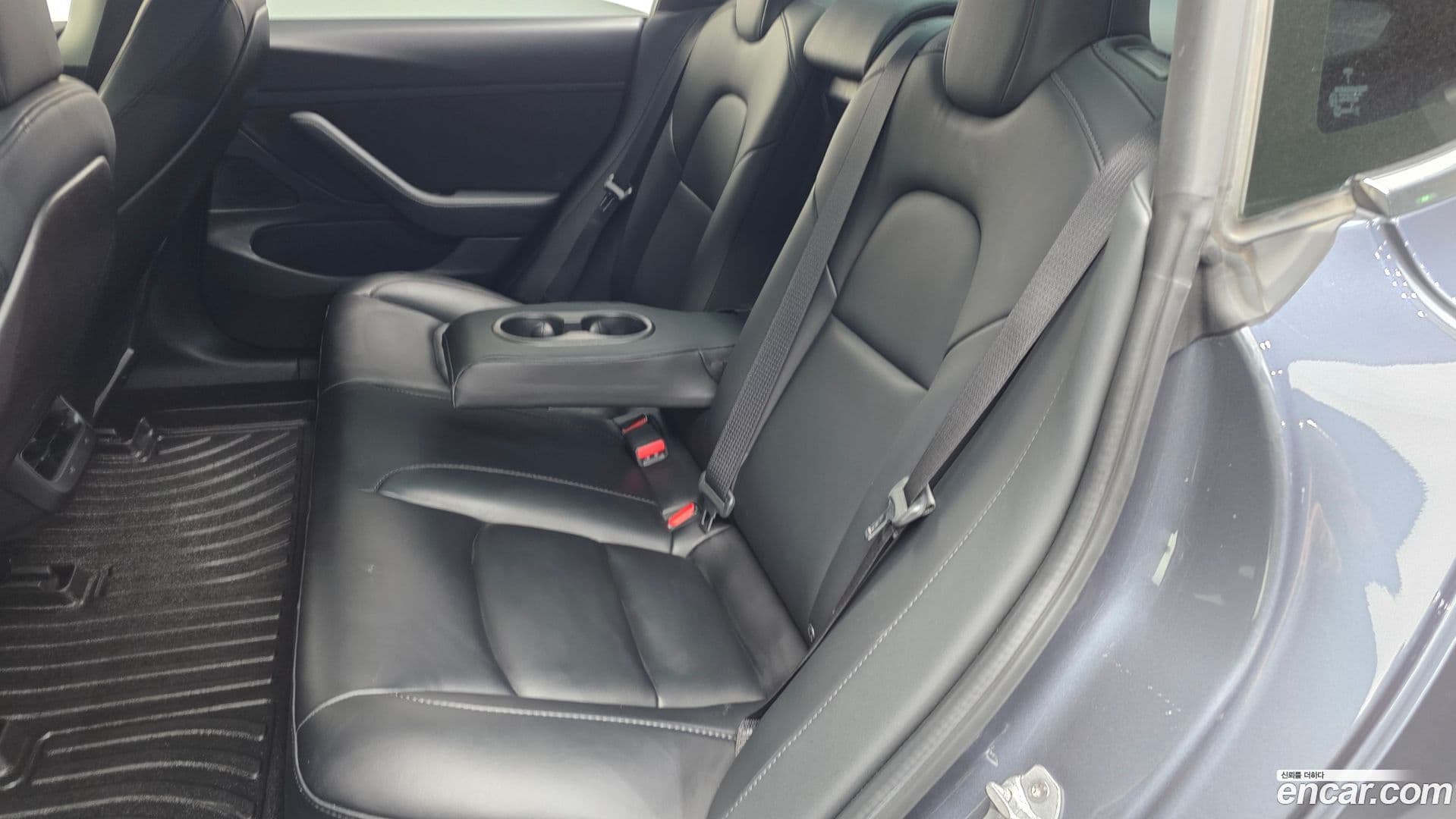 Main__Slider__Photo:Model 3 Tesla 2020.1-25