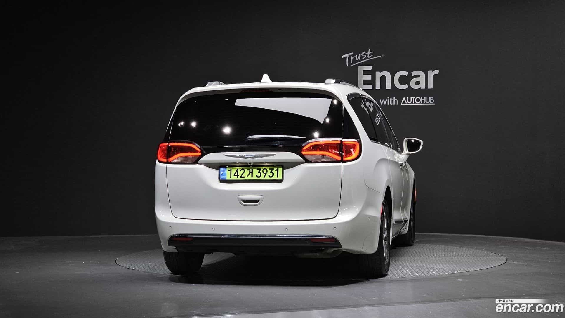 Pacifica Chrysler 2020.11-OUTER-004