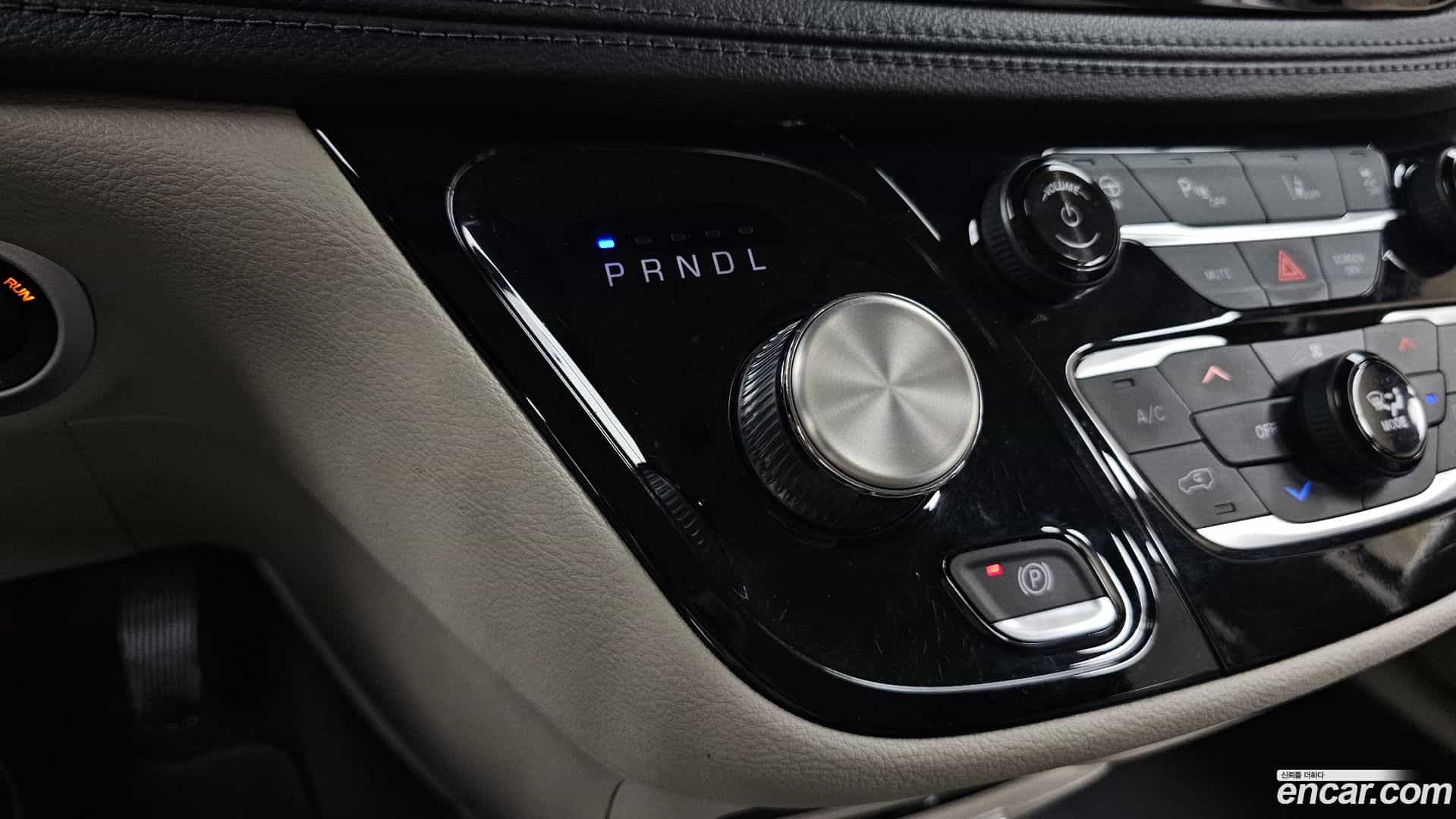 Pacifica Chrysler 2020.11-INNER-009