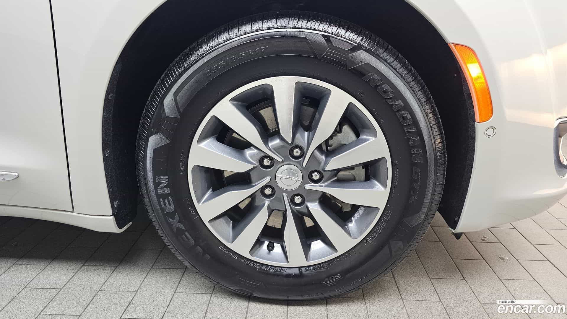 Pacifica Chrysler 2020.11-OUTER-031