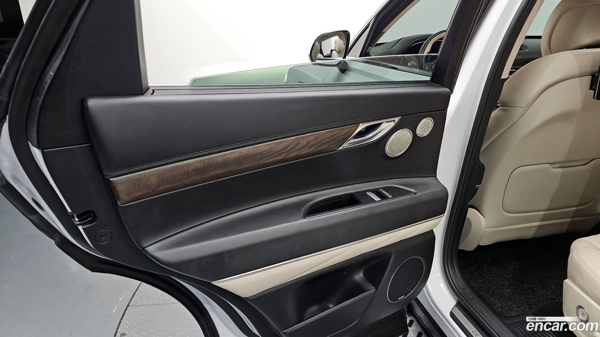 Main__Slider__Photo:GV80 Genesis 2022.10-24