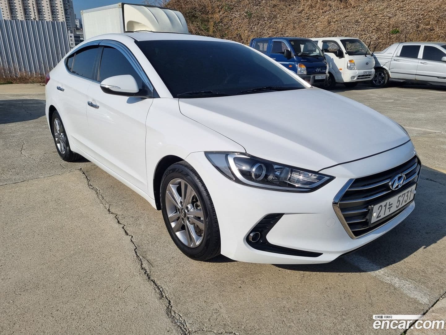 Main__Slider__Photo:AVANTE Hyundai 2017.6-0